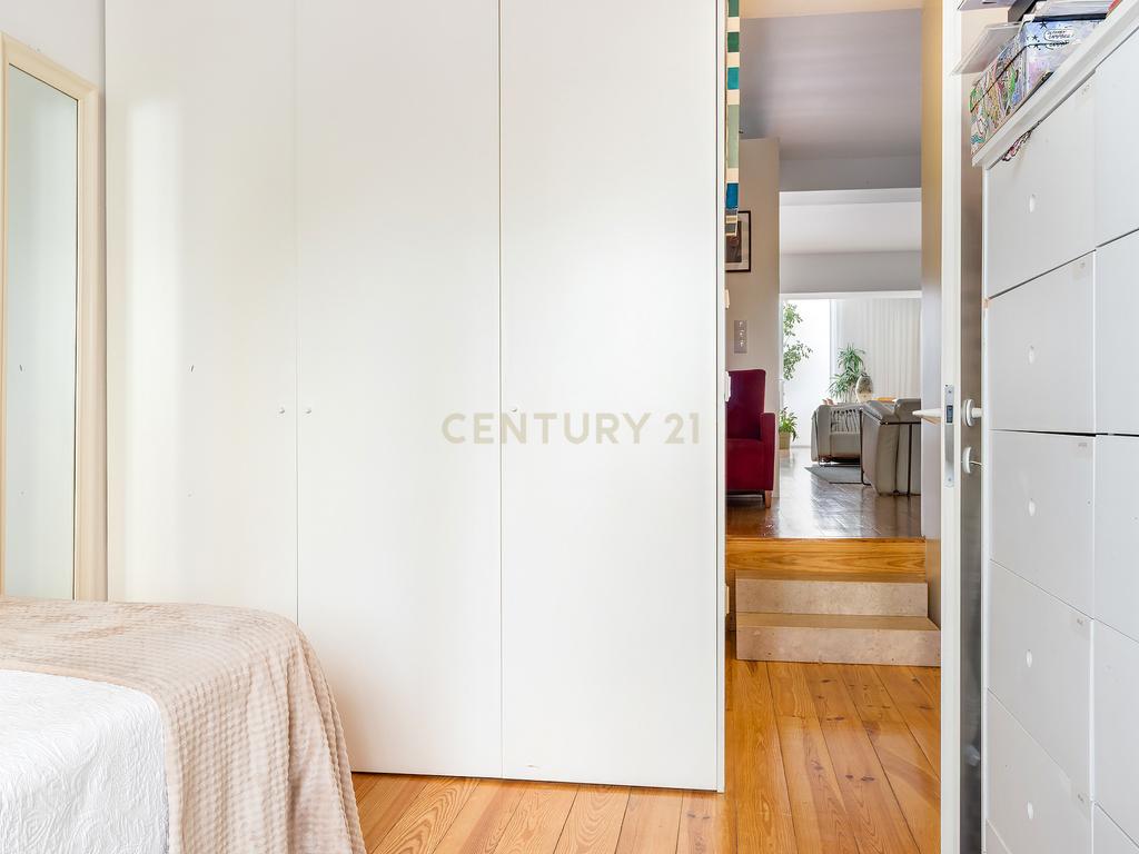 Extraordinário apartamento T3+1 com pátio exterior privado, junto ao Campo Pequeno, Lisboa. Em Venda! - Image 17