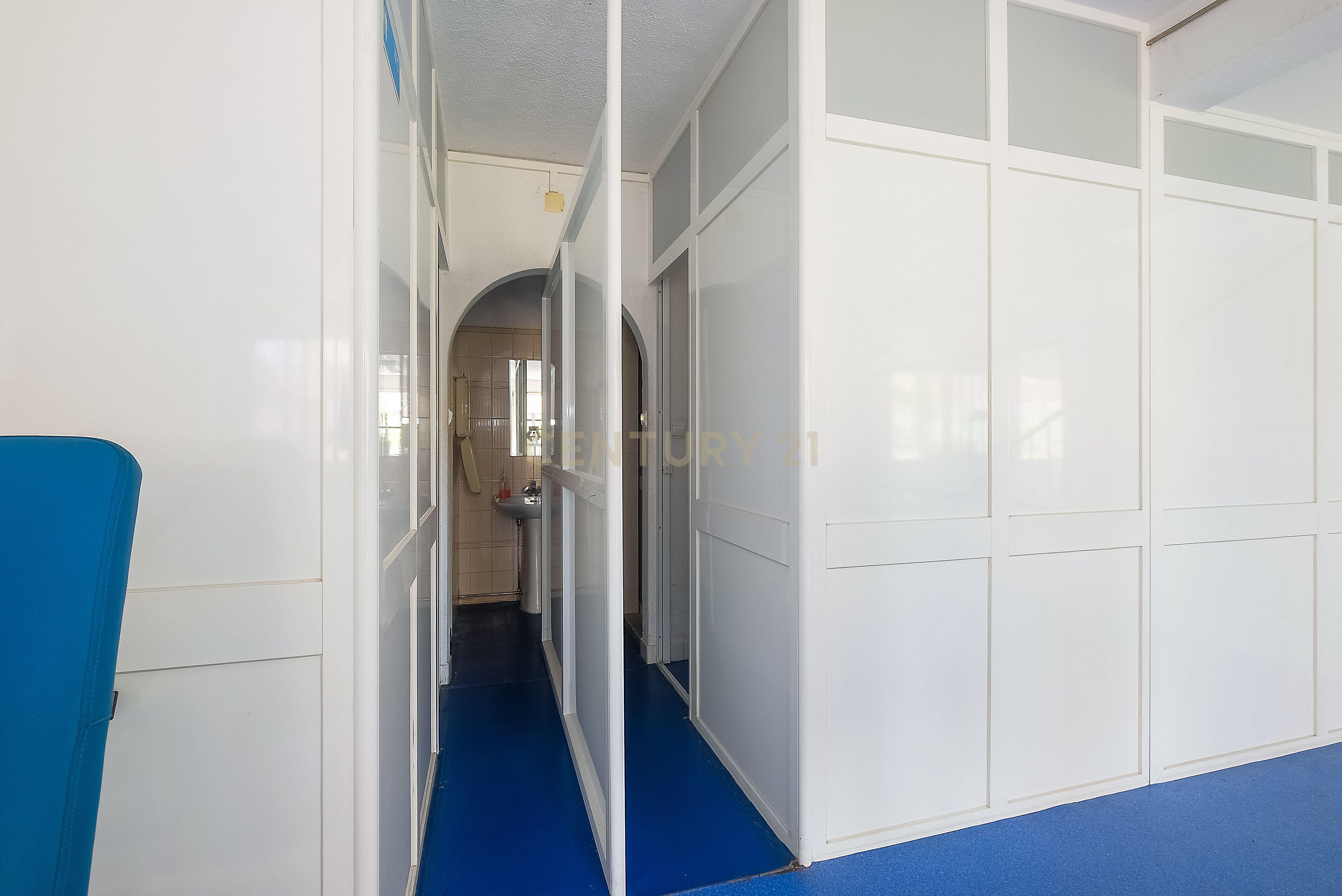 Fotografia 11 de Loja Comercial para Arrendamento | 150 m² | São Domingos de Rana