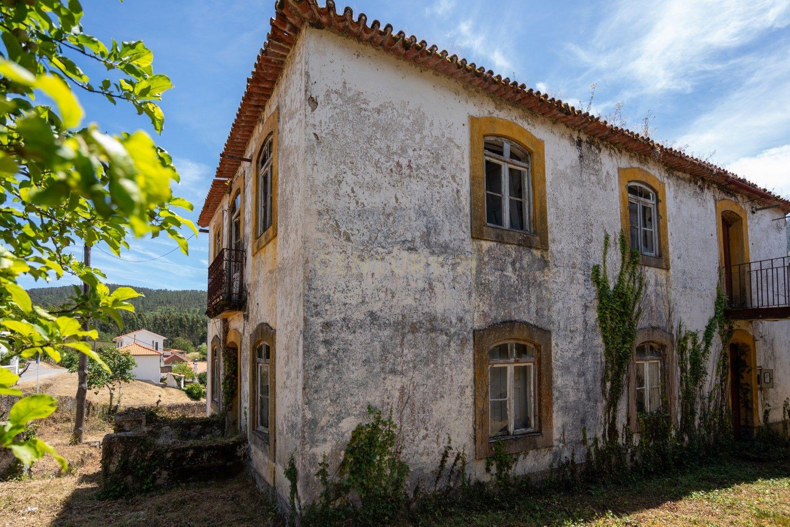 Fotografia 12 de Quinta com duas casas independentes para restaurar e poço