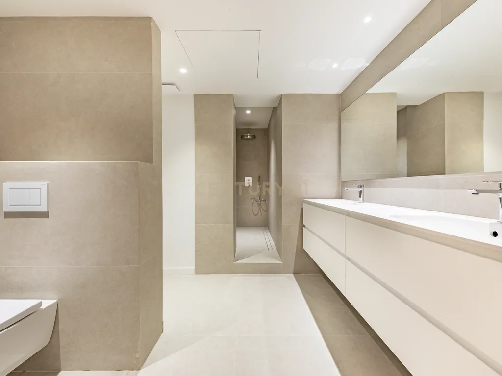 Espetacular apartamento renovado de 220 m² com 4 quartos - Image 16