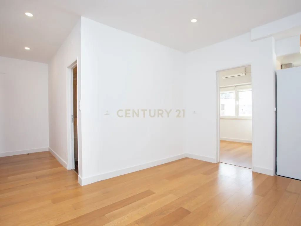 Apartamento T1 para arrendamento em Queijas - Image 4
