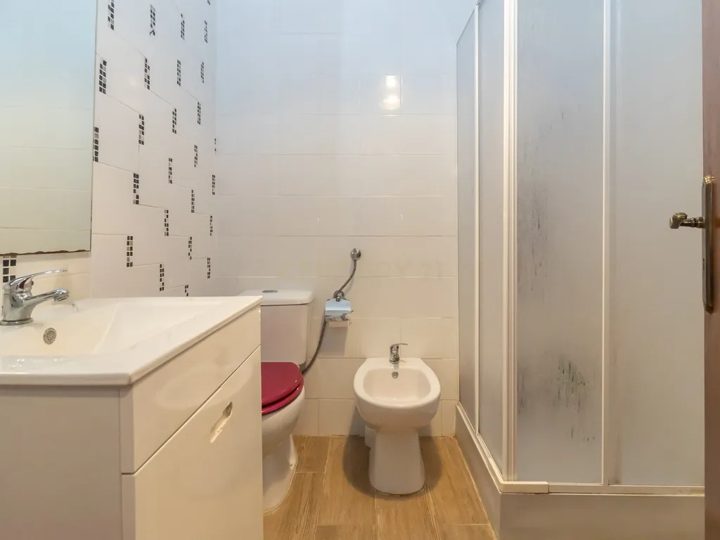 Apartamento T1 em Santo António da Charneca, Barreiro - Image 17