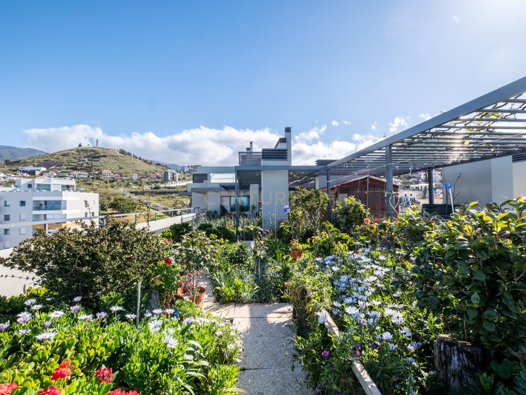 Penthouse com Vista Mar em Funchal, Madeira - Image 9