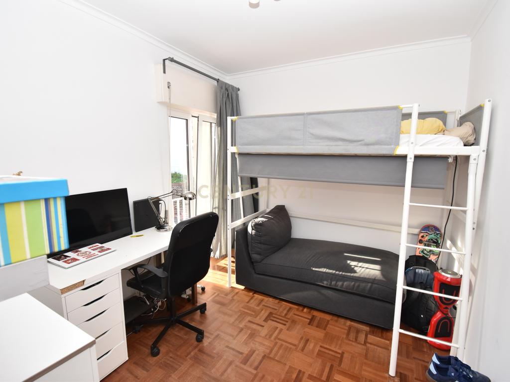 Excelente Apartamento T3 em Algés – Conforto e Localização Premium - Image 17