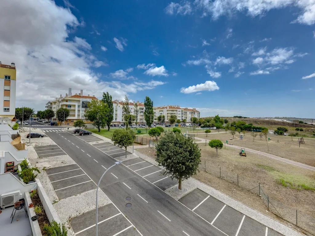 Apartamento T3 na Serra das Brancas, com box de 67m2 e arrecadação. - Image 2
