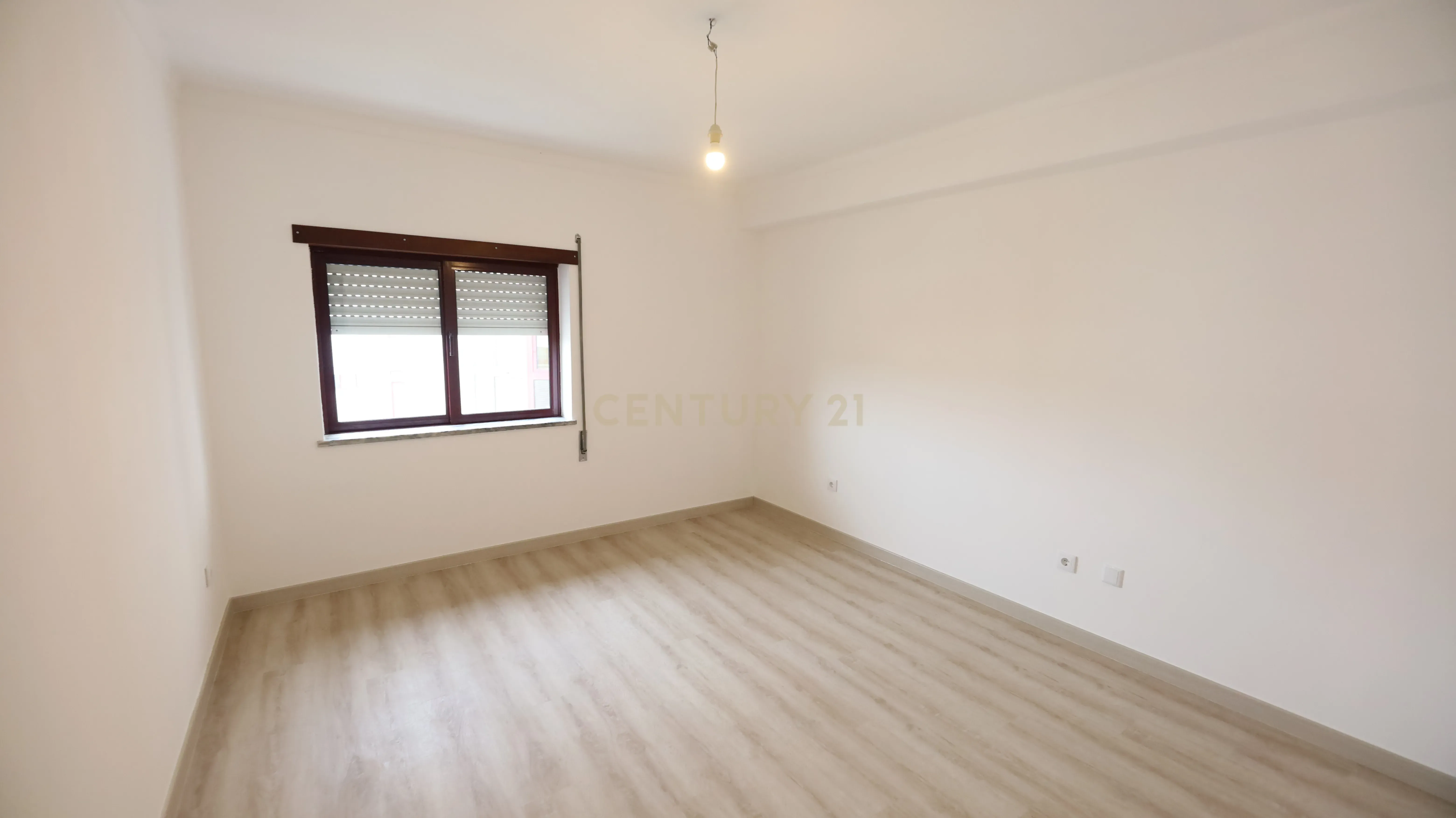 Fotografia 7 de T2 com Potencial Único no centro de Viseu - Habitação Própria + Sótão Preparado para Ampliação