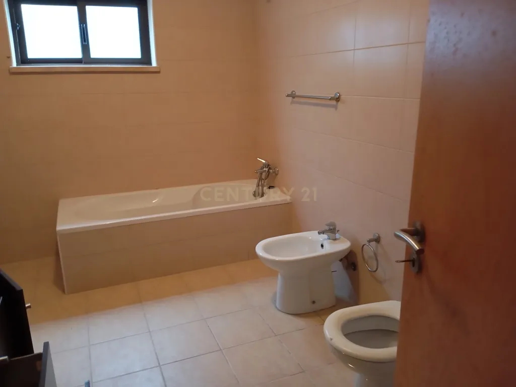 Moradia em Calvete, Alqueidão, Figueira da Foz, Coimbra com Jardim e Boa Exposição Solar - Image 33