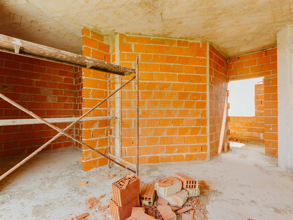 Moradia Unifamiliar de Tipologia T2 em Construção - Image 21