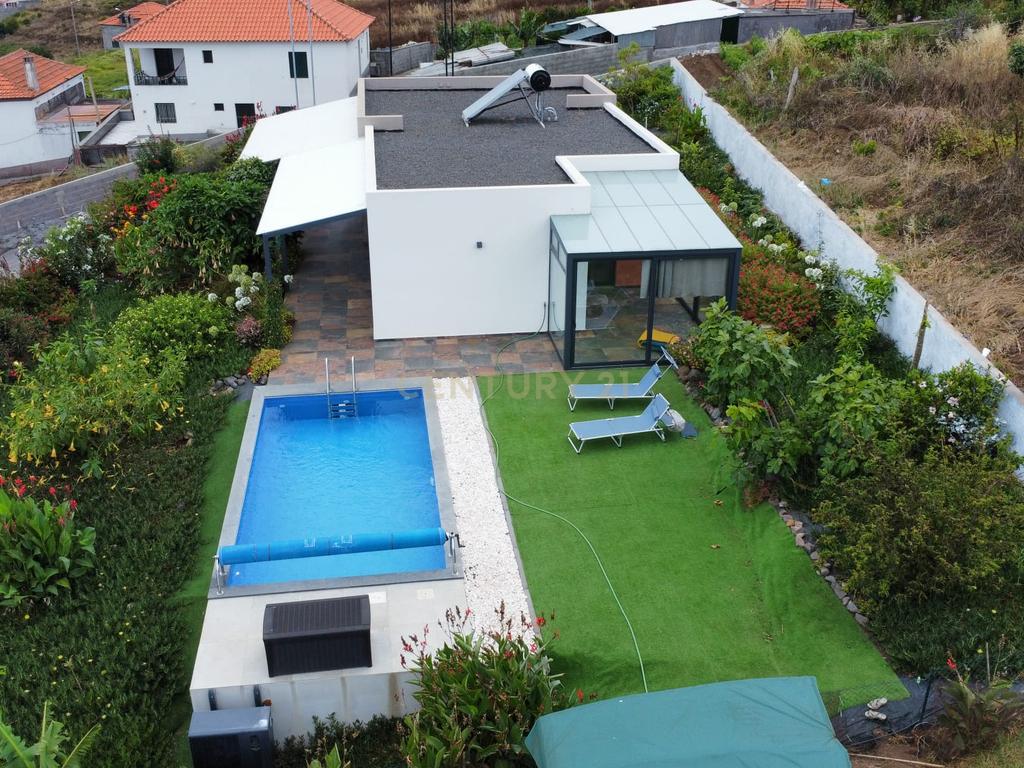 Moderna Moradia T2 com Vista Mar e Piscina na Calheta - Image 3