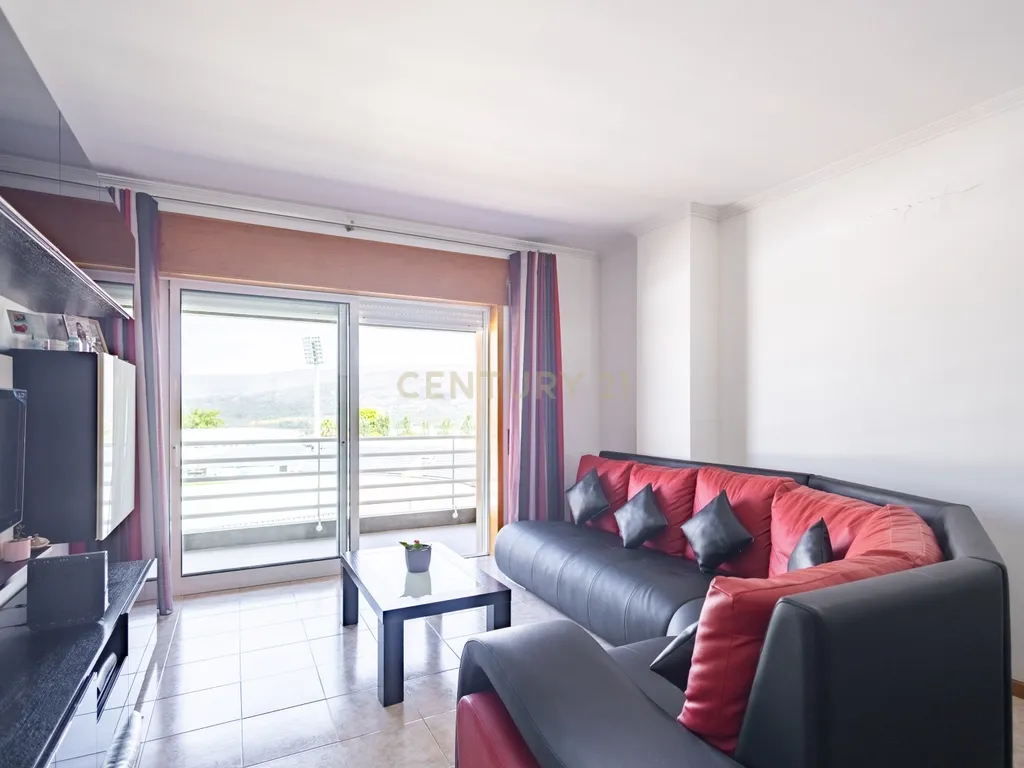 Apartamento T3 junto ao Estádio Municipal em Marco de Canaveses (3ºandar) - Image 5
