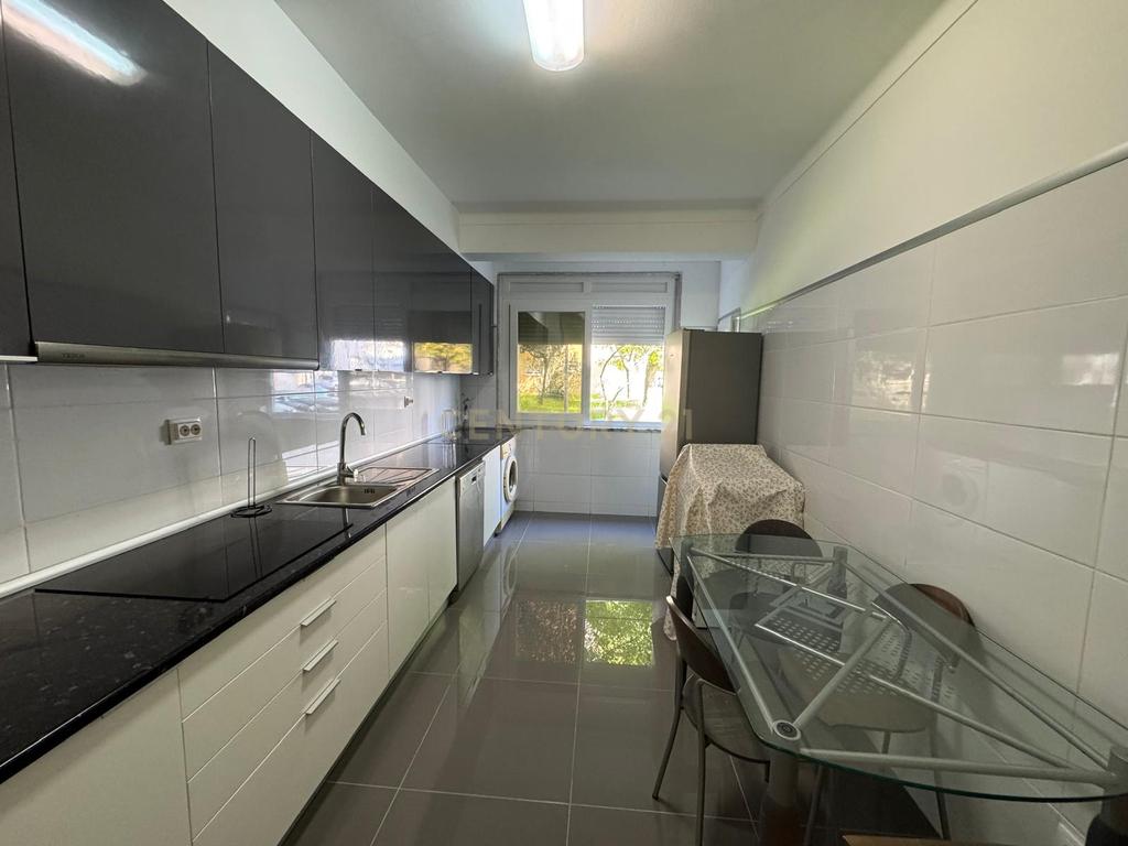 Apartamento T3 remodelado na zona do Parque Municipal - Image 1