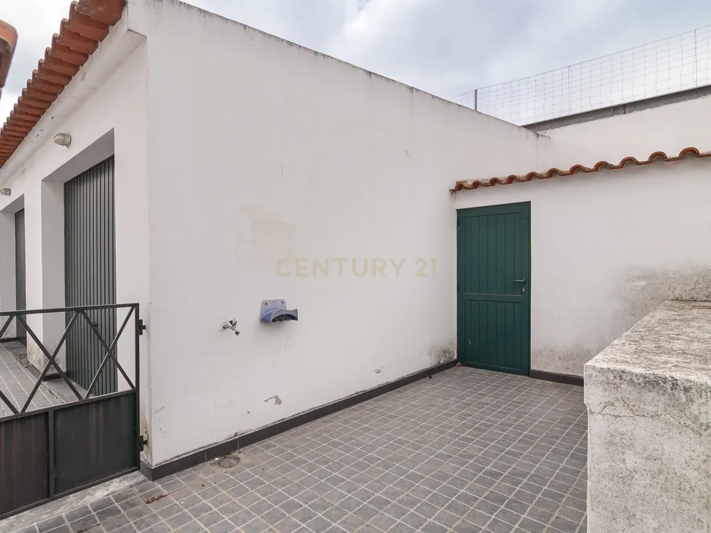 Moradia T2 no Centro de Évora (1º Andar) - Image 23