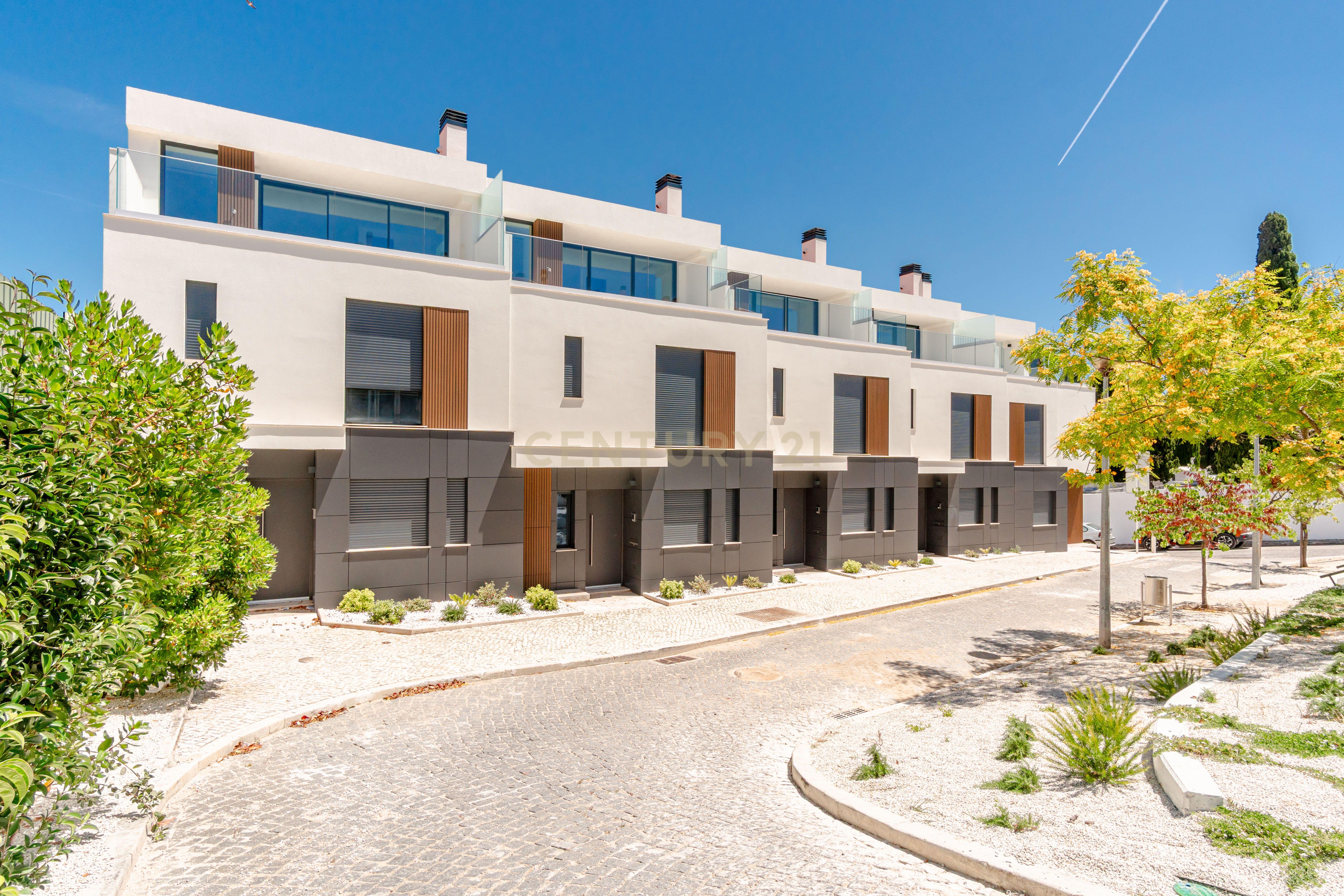 Fotografia 3 de Moradia Nova T3+1 com Terraço, Garagem e Classe Energ. A+ | Centro de Loures