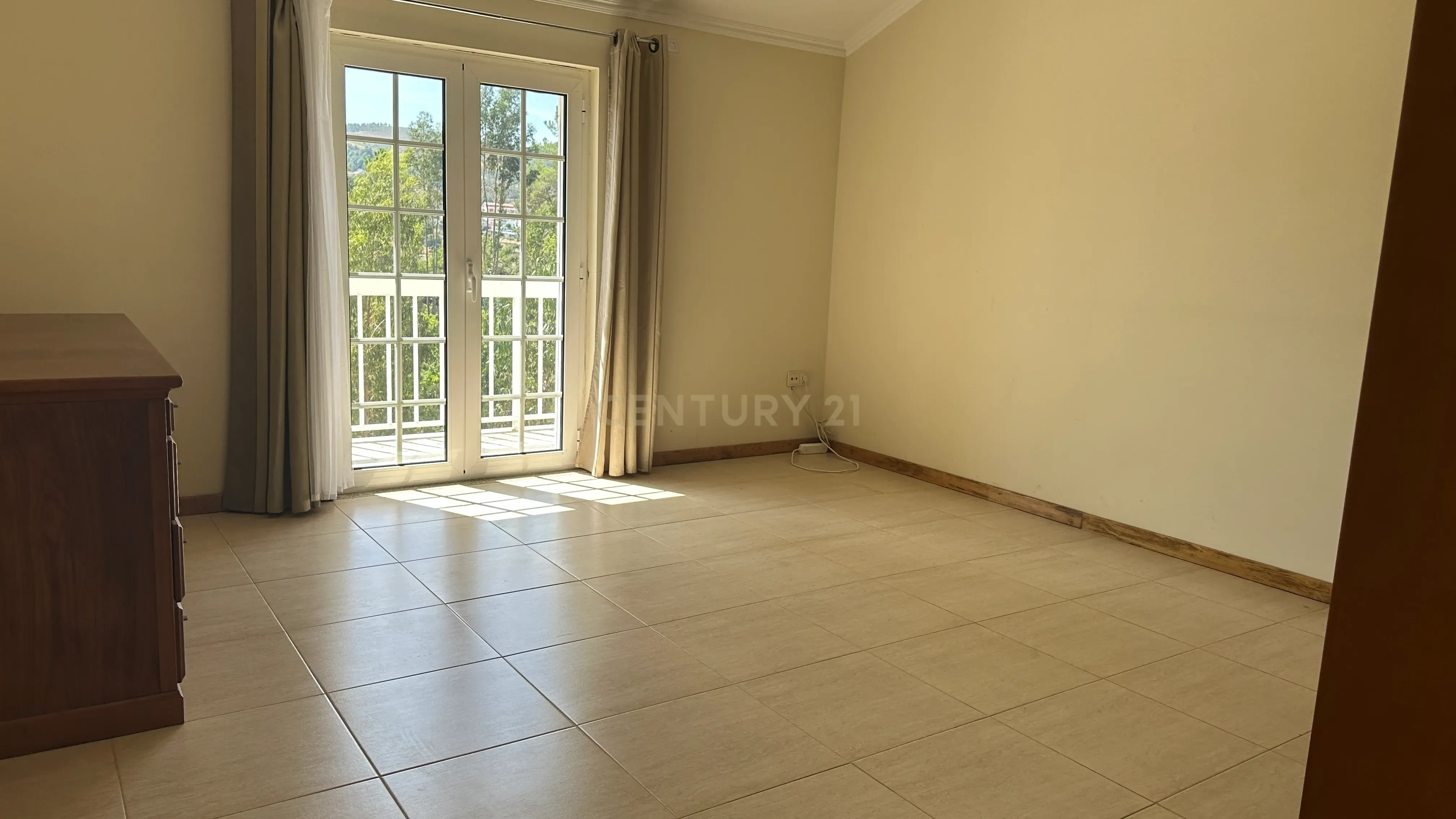 Fotografia 8 de Moradia Exclusiva em "Ilha" Privativa na Albufeira de Venda Nova – Gerês