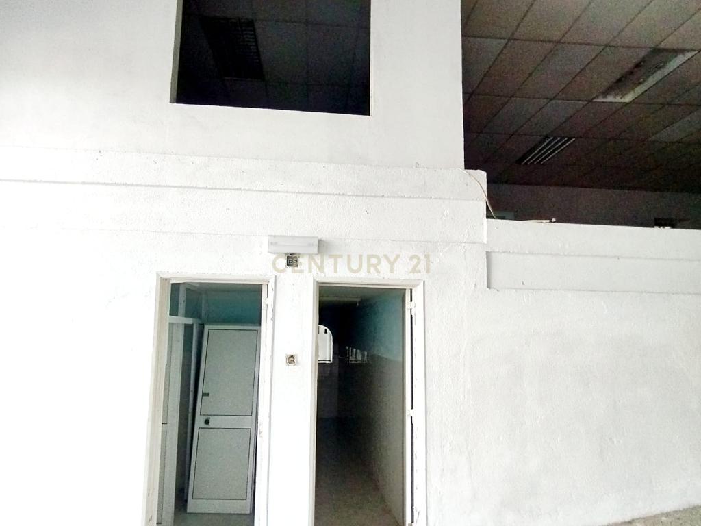 Armazém com 944 m² junto à estação de comboios de Tomar - Image 8