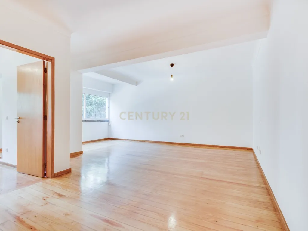 Apartamento T3 | 125 m² | Praça Pasteur – Lisboa - Image 2