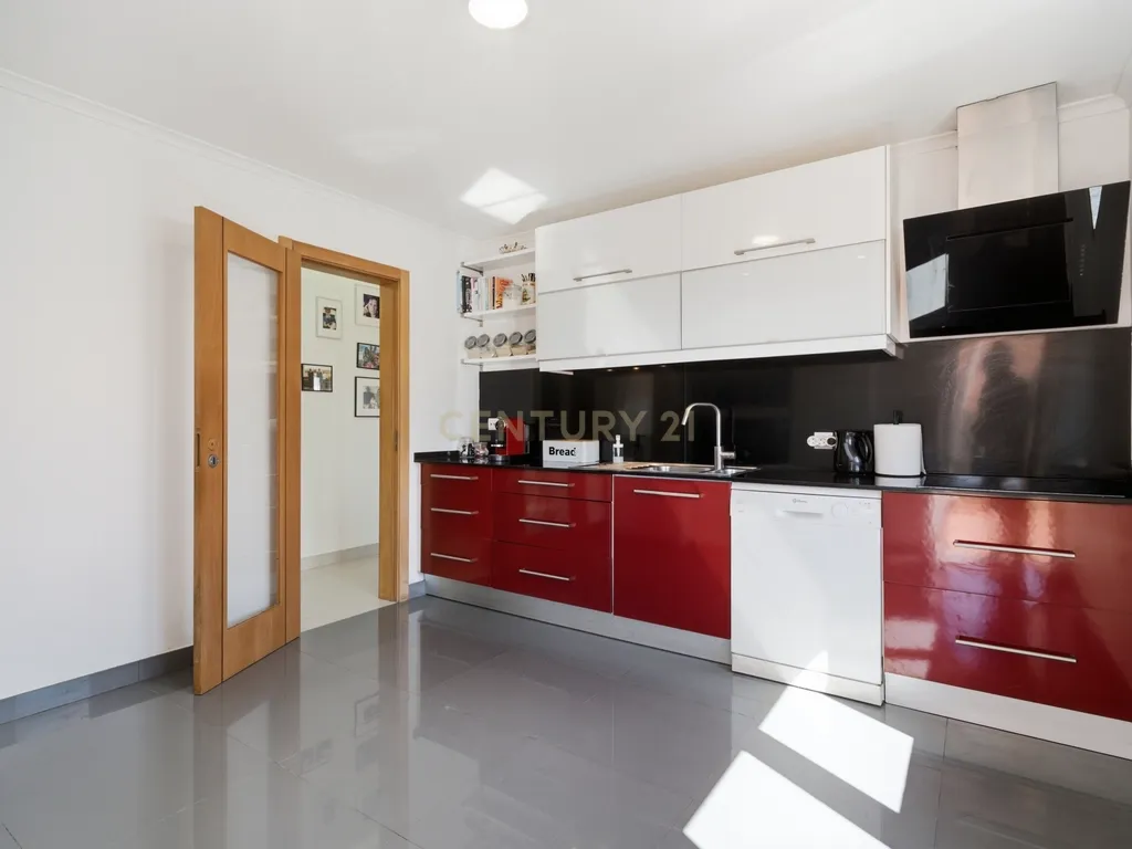 Moradia Isolada com Piscina em Lote de 908 m² | Sala Ampla | Jardim e Vista Desafogada -Mafra - Image 42