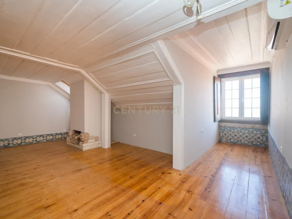 Excelente Apartamento T2 | Janelas Verdes - Image 4