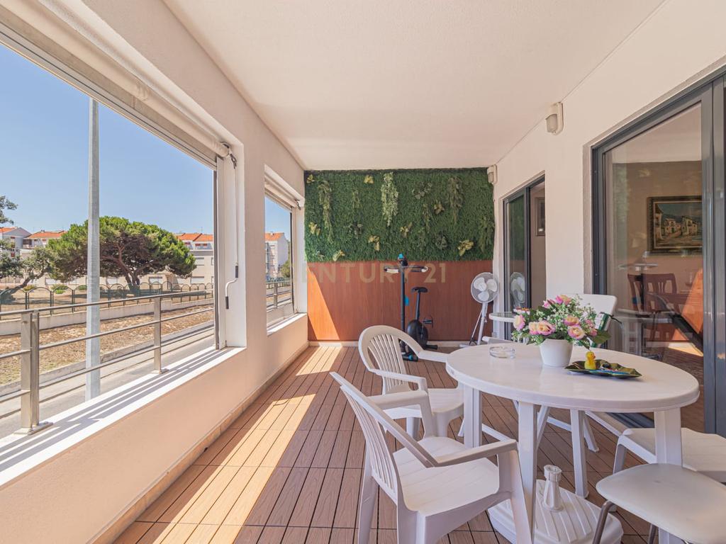 Espaçoso apartamento T3  no Casal Do Marco com Terraço - Image 1