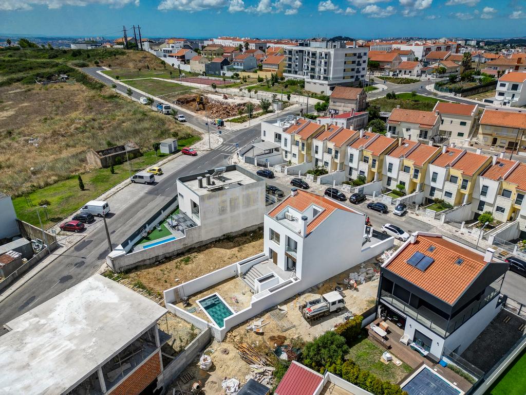 Moradia T4 com piscina em Caneças - Image 74