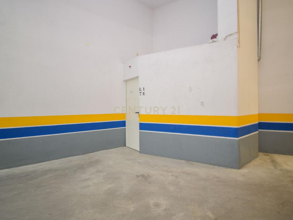 Apartamento T3 com Áreas Generosas e Vista Desafogada - Image 29