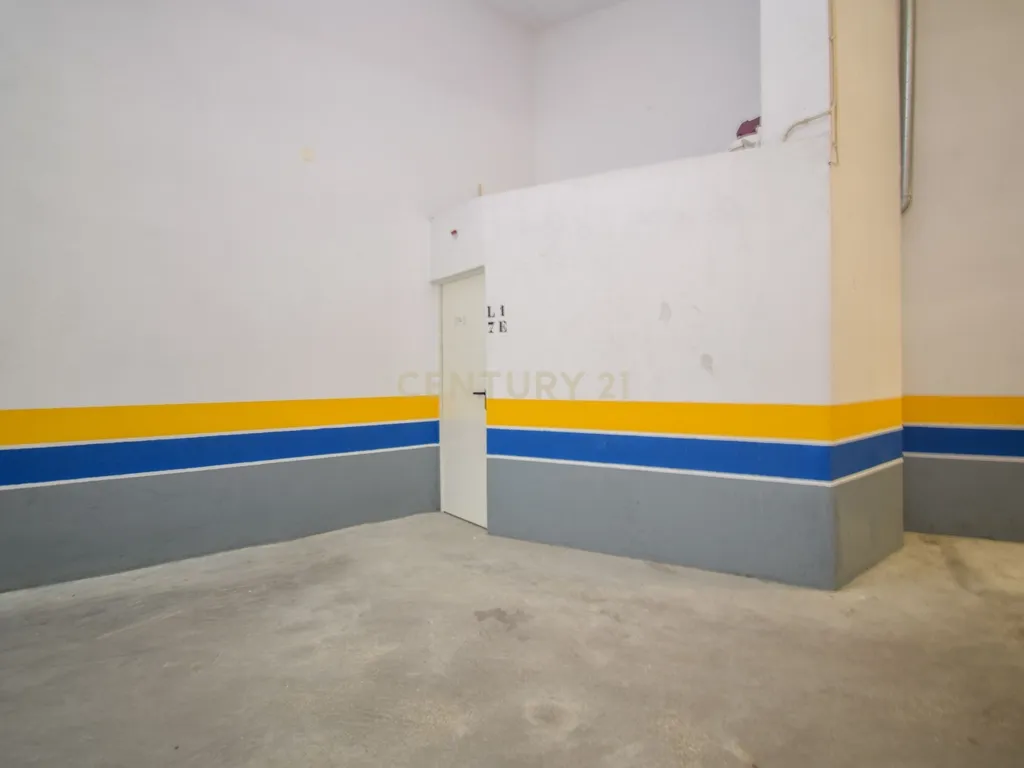 Apartamento T3 com Áreas Generosas e Vista Desafogada - Image 29
