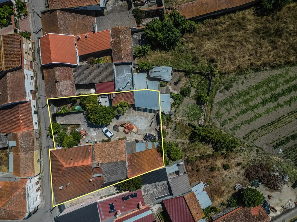 Moradia T3 com Terraço e Jardim no Alqueidão - Figueira da Foz - Image 2