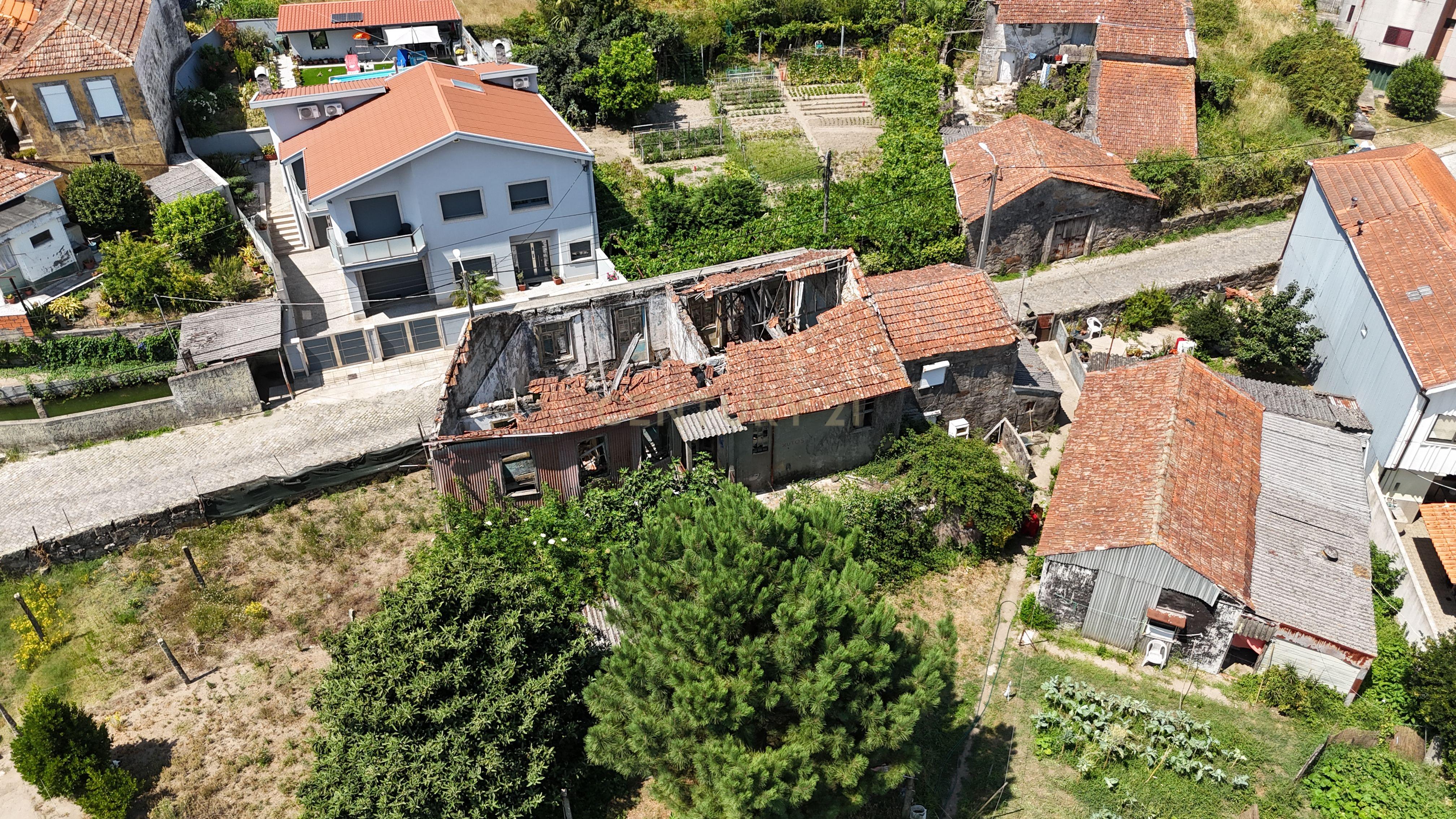 Fotografia 6 de TERRENO PARA CONSTRUÇÃO EM FÂNZERES | METRO | 1714M2