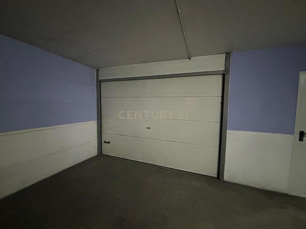Edifício Moderno no Entroncamento com Vista Panorâmica e Luxo - Image 25