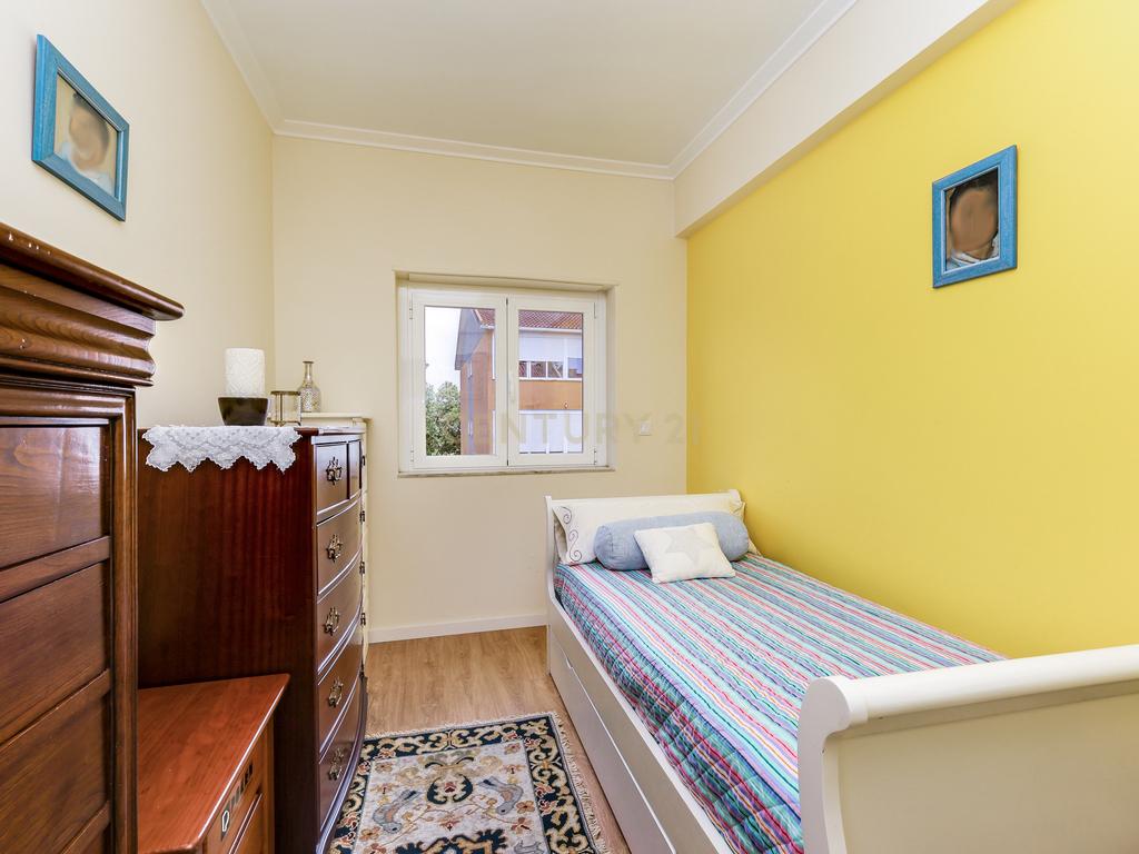 Apartamento T3 em Cascais com Luz Natural e Boa Localização - Image 17