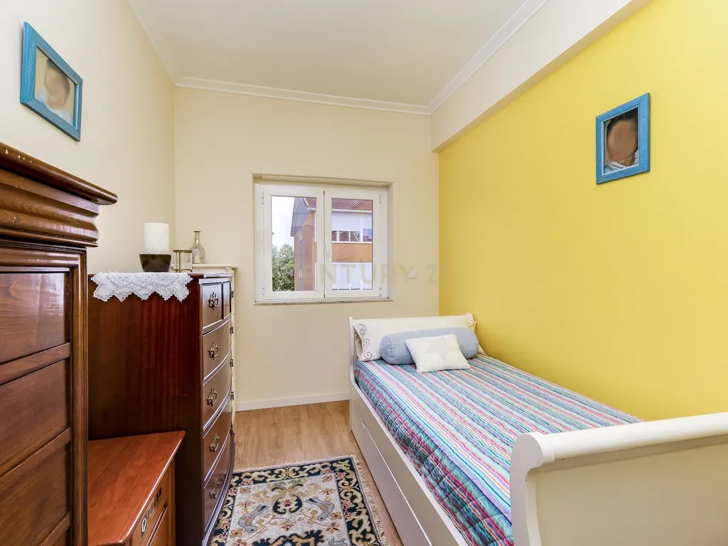 Apartamento T3 em Cascais com Luz Natural e Boa Localização - Image 17