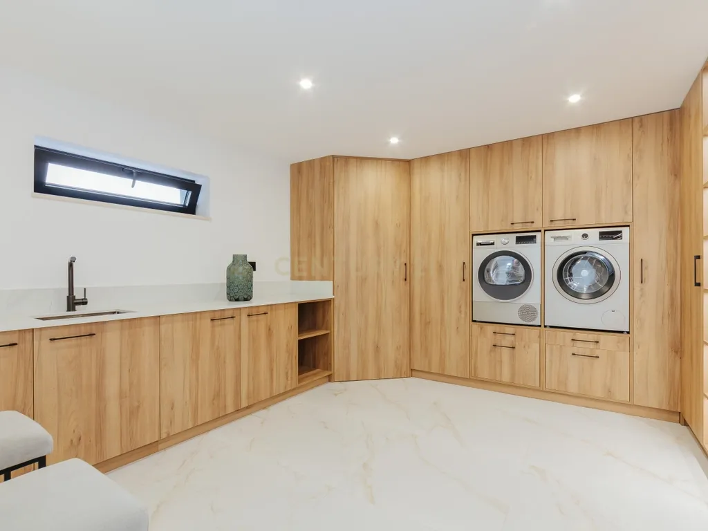 Moradia T4 com piscina e 3 suites | A escolha inteligente para viver com mais espaço a minutos de Lisboa - Image 37