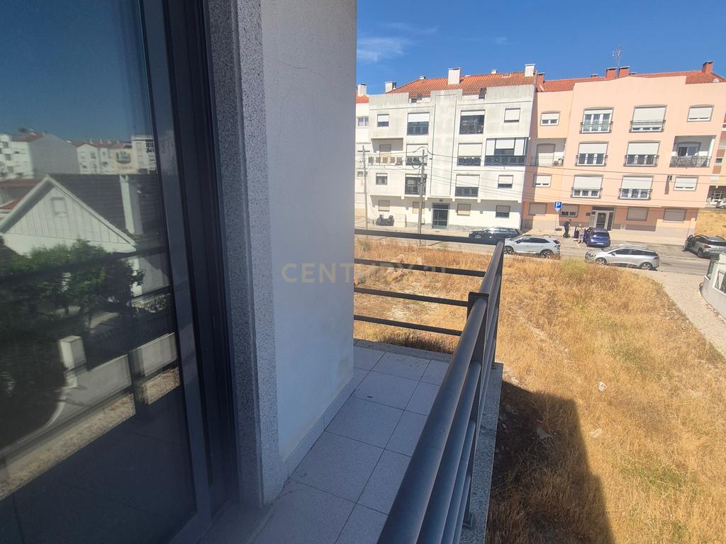 Apartamento T2 Quinta do Conde - Image 15