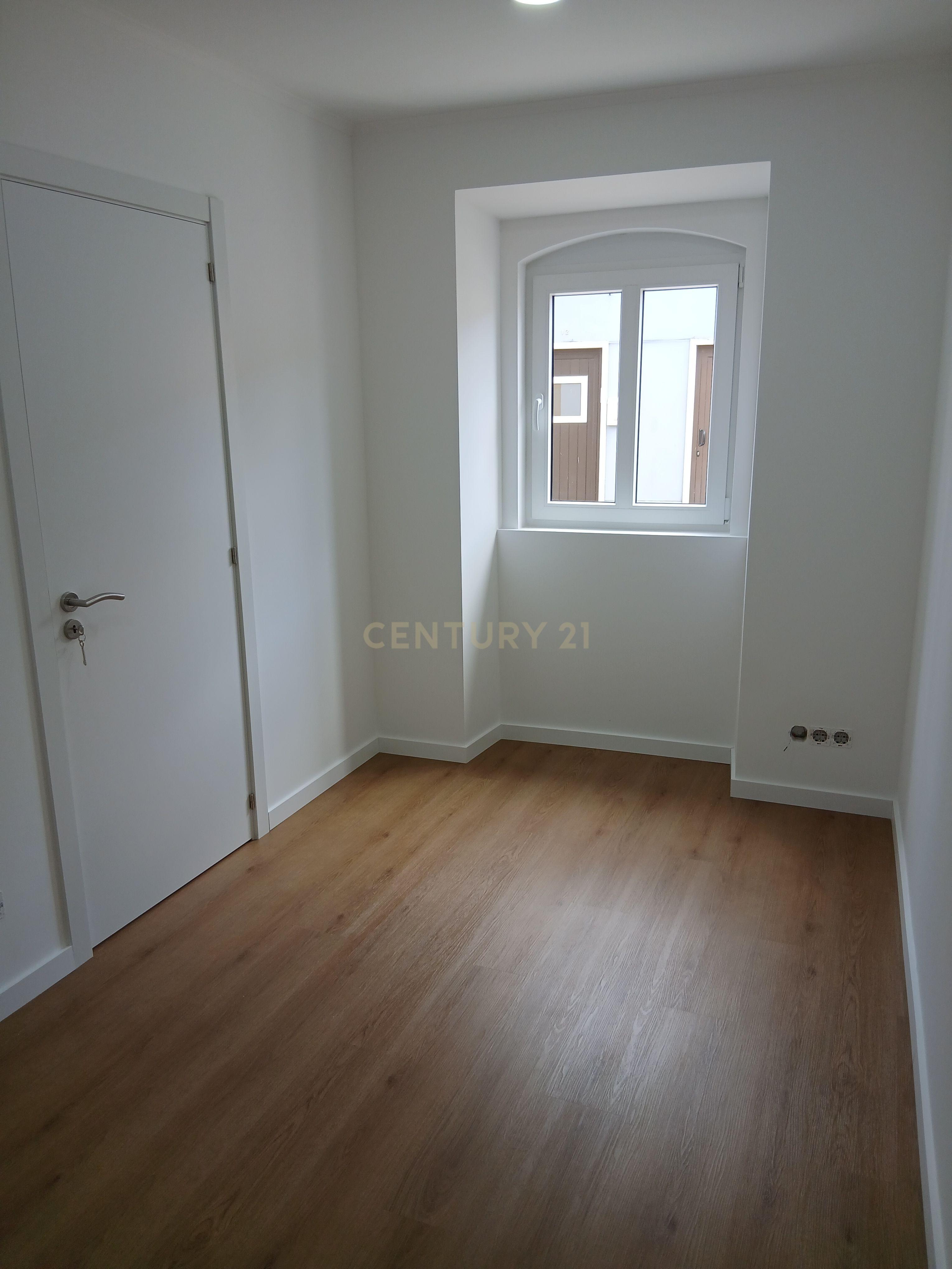 Fotografia 3 de Moradia T2 Renovada em Valada – Conforto e Investimento junto ao Rio Tejo