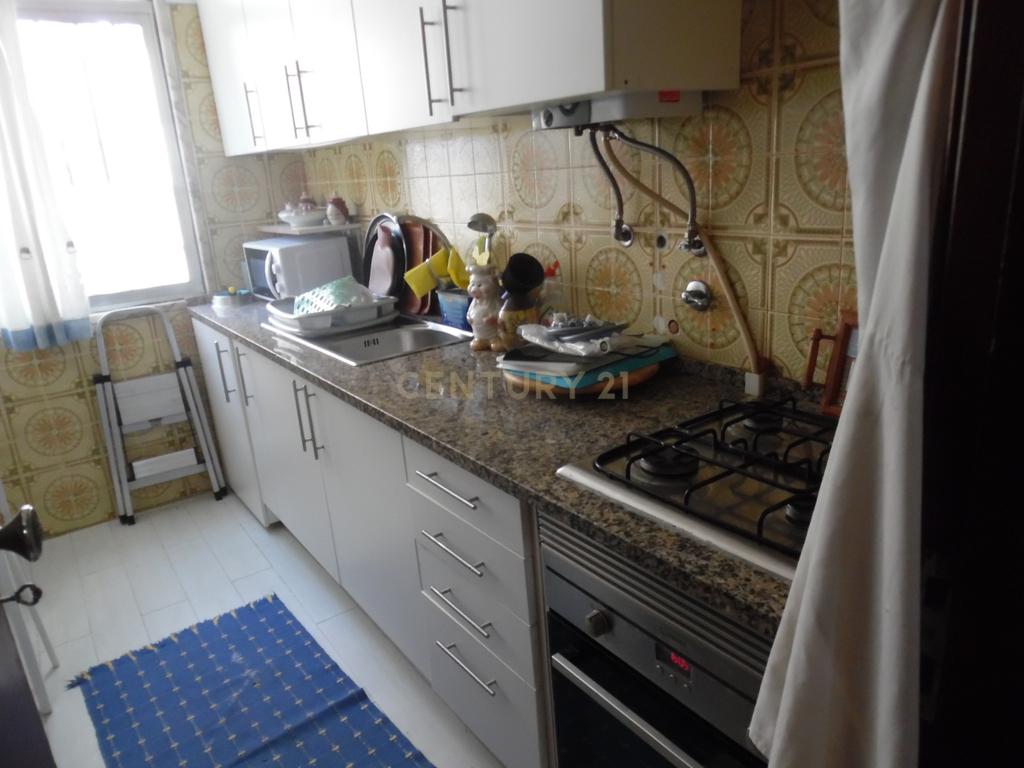 Apartamento T1 em Águas Livres, Amadora - Oportunidade Única - Image 8