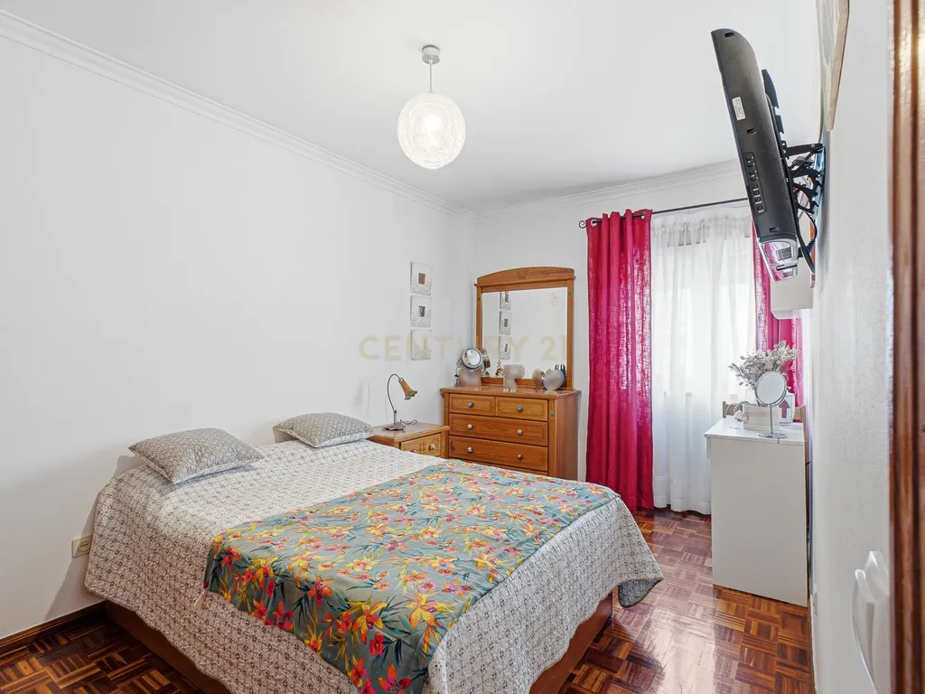 Apartamento T3 com Enorme Potencial de Remodelação na Moita - Image 6