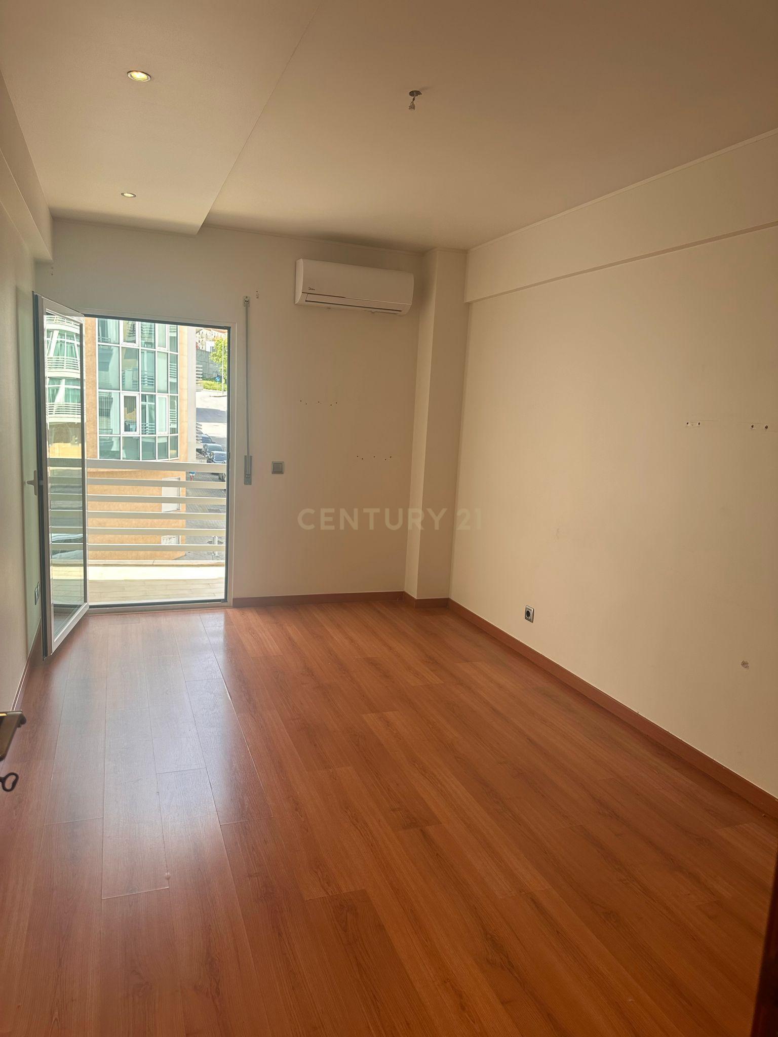 Apartamento T3 em Vialonga, com Garagem e Elevador - Image 15