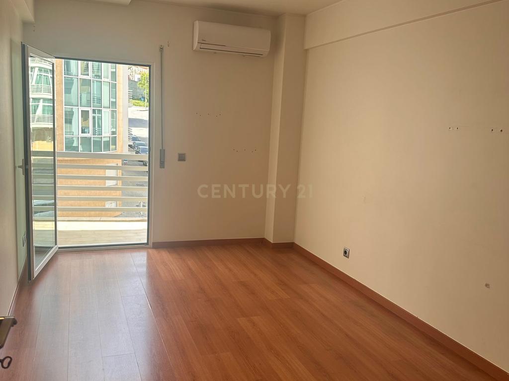 Apartamento T3 em Vialonga, com Garagem e Elevador - Image 15