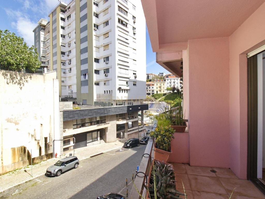 Apartamento T2 com Jardim e Piscina - Image 20