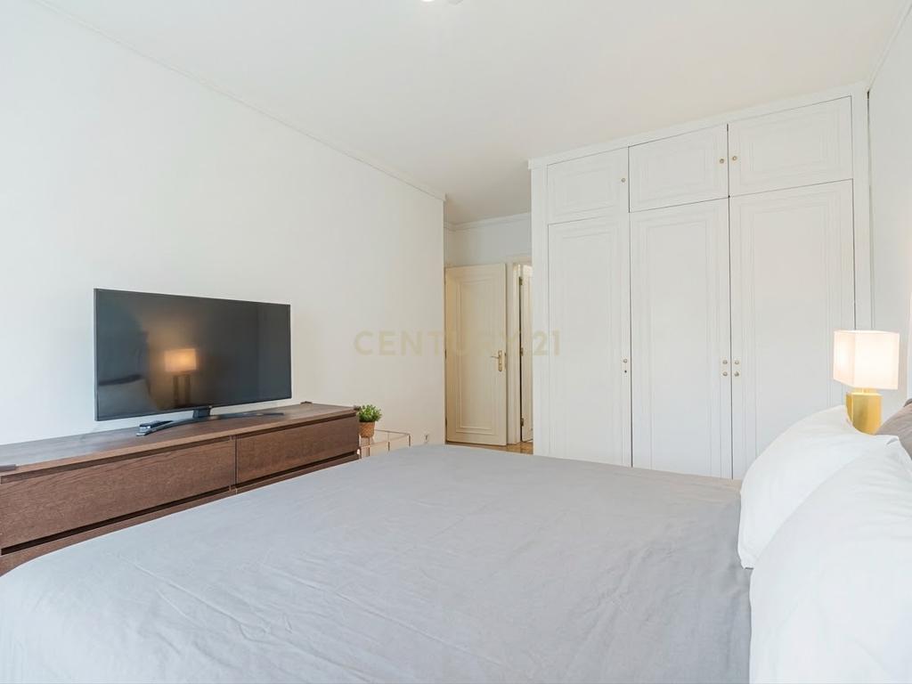 Apartamento T2 em Nova Campolide com Estacionamento - Image 16
