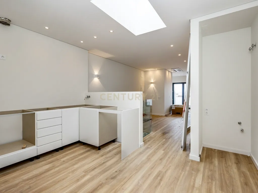 Viva o privilégio do Tejo: T3 Duplex exclusivo no coração de Santa Iria de Azóia! - Image 20