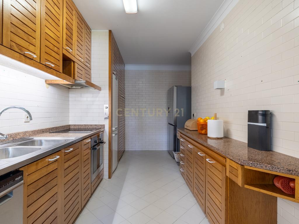 Moradia T4 com Jardim Privativo em Vila Nova de Gaia – Viva com Luz, Espaço e Centralidade - Image 13