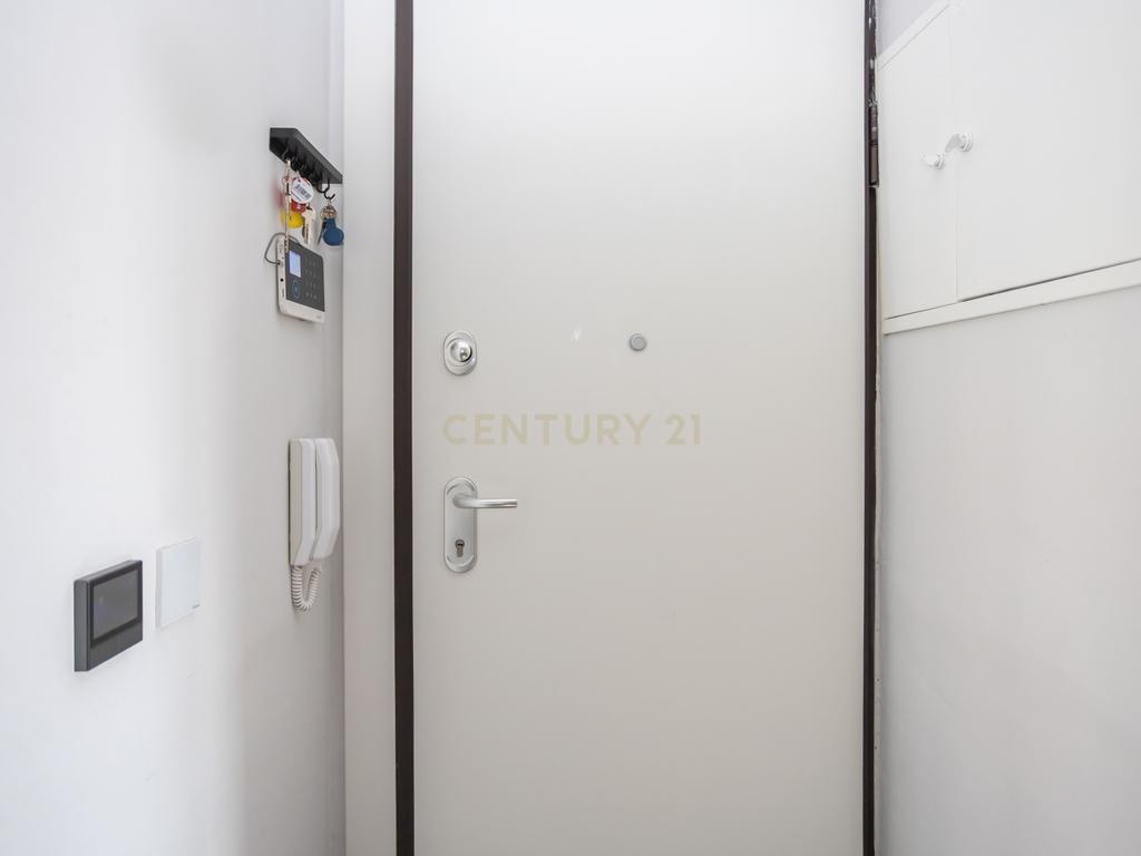 Apartamento T3 mais sótao, num 1 andar em Amora - Seixal - Image 35