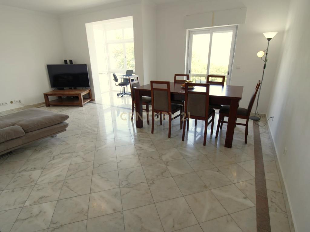 Apartamento T3 com Vista Serra em Alcabideche – Cascais - Image 4