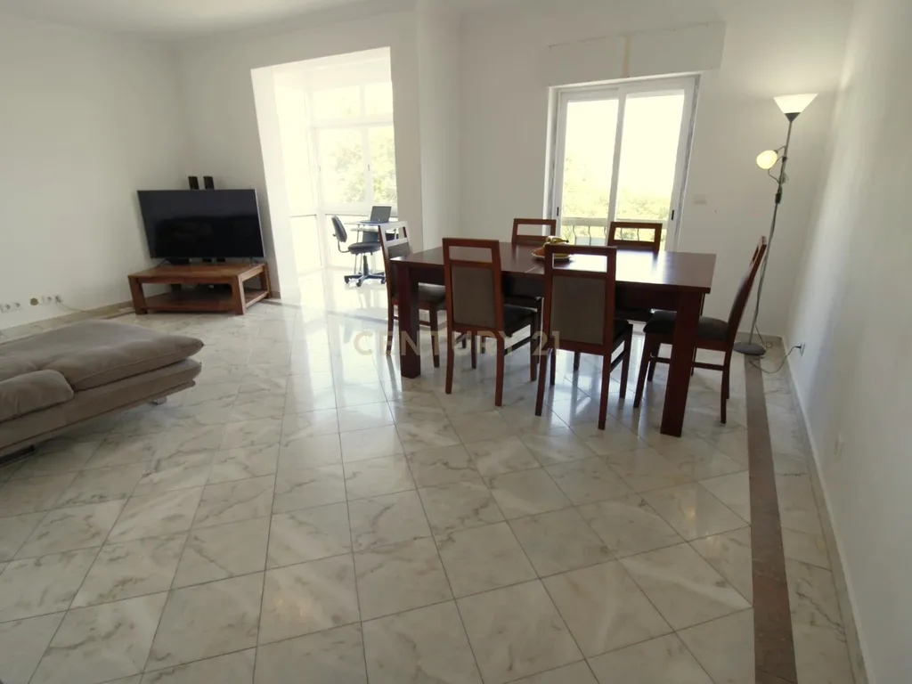 Apartamento T3 com Vista Serra em Alcabideche – Cascais - Image 4