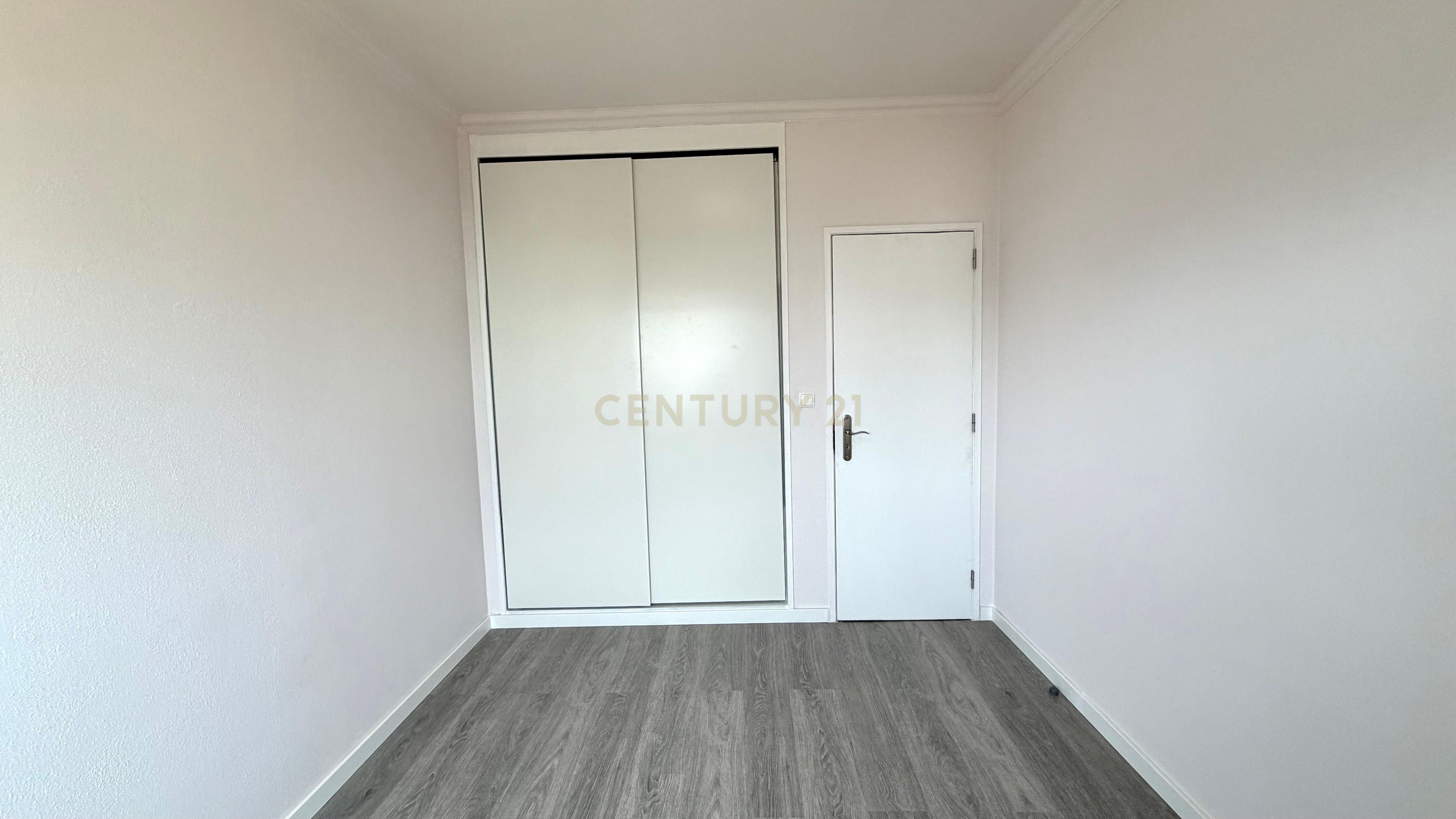 Fotografia 11 de Apartamento T2 Renovado e Equipado | São Sebastião, Setúbal