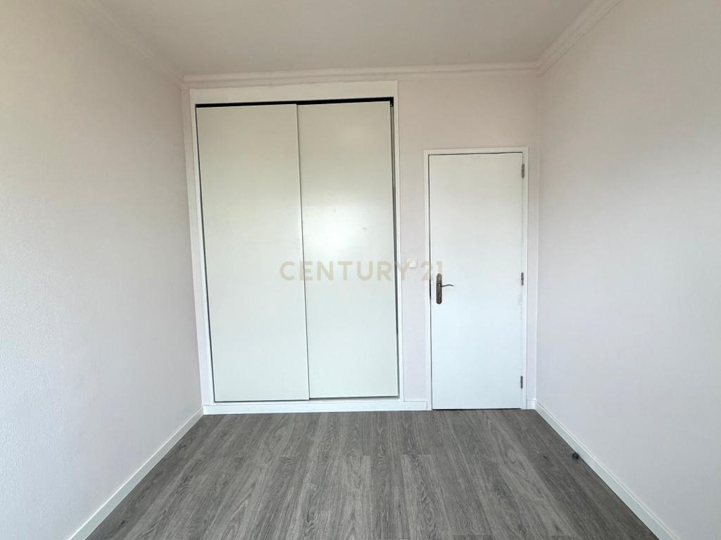 Apartamento T2 Renovado e Equipado | São Sebastião, Setúbal - Image 11