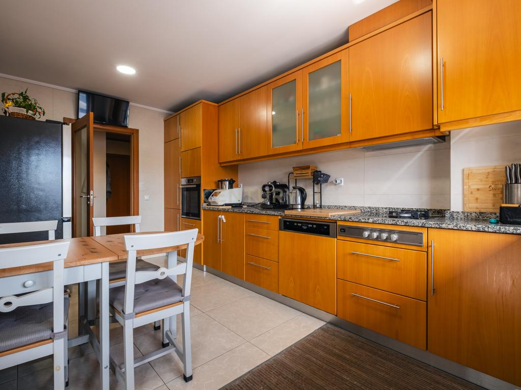 T2 de Excelentes Áreas | Suite, Garagem e Arrecadação | Alfena - Image 10
