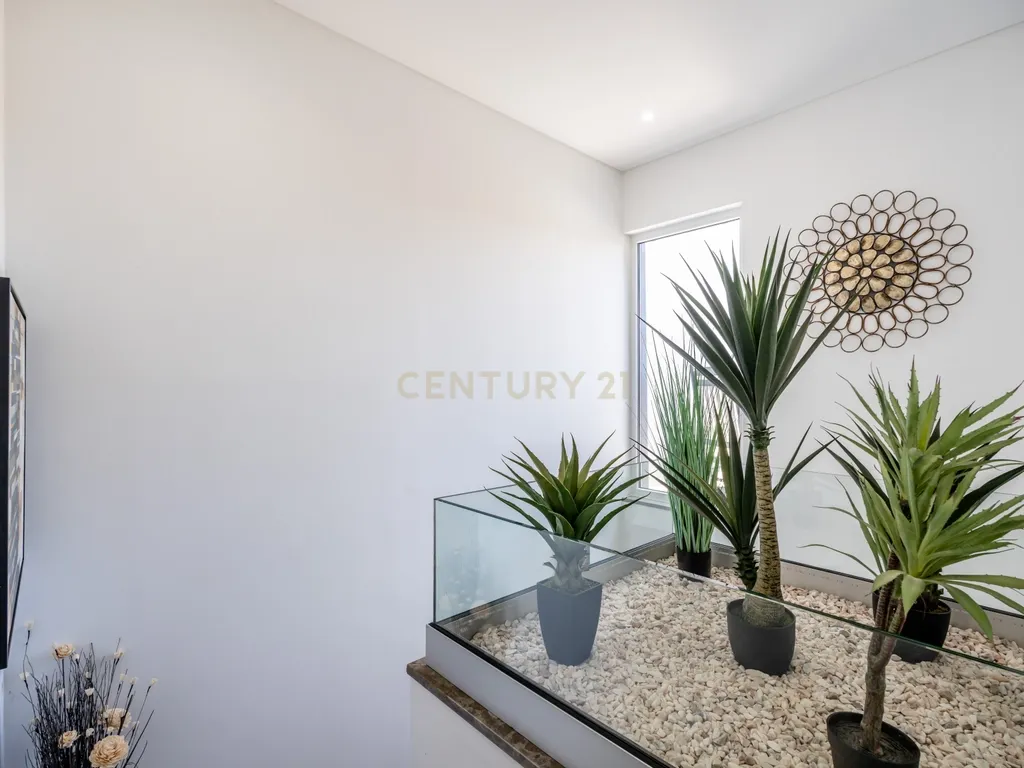 Moradia T3 + 1 Moderna com Piscina e Acabamentos de Luxo – Algoz - Image 18
