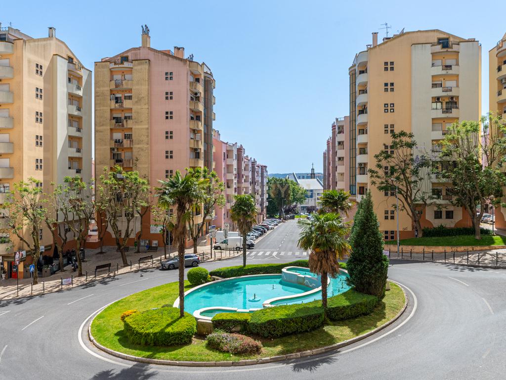 Apartamento T4 convertido em T3 com Closet e Box, Jardim da Radial - Image 21